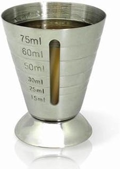 Aprende a usar correctamente un jigger en coctelería