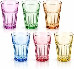 Copas de vidrio o cristalería acrílica: ¿Cuál es mejor para tus cócteles?